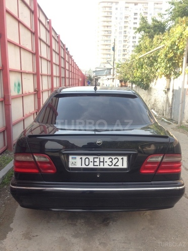Mercedes E 270 2000, 298,000 km - 2.7 l - Bakı