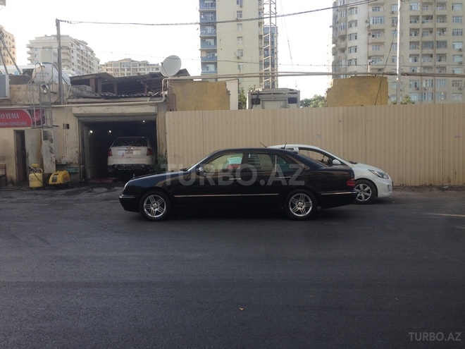 Mercedes E 270 2000, 298,000 km - 2.7 l - Bakı