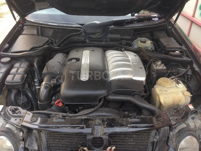 Mercedes E 270 2000, 298,000 km - 2.7 l - Bakı