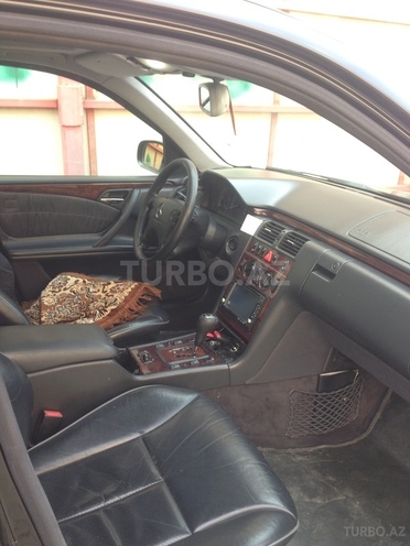 Mercedes E 270 2000, 298,000 km - 2.7 l - Bakı