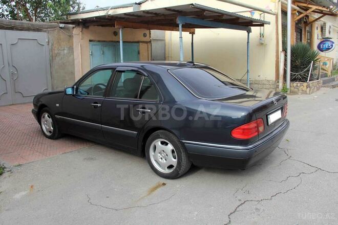 Mercedes E 200 1998, 320,000 km - 2.0 l - Bakı