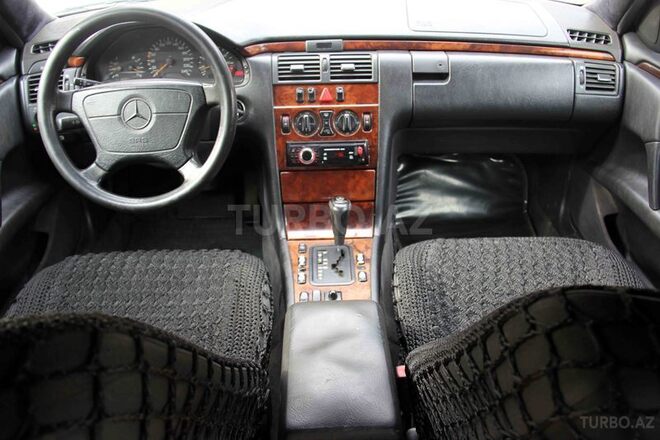 Mercedes E 200 1998, 320,000 km - 2.0 l - Bakı