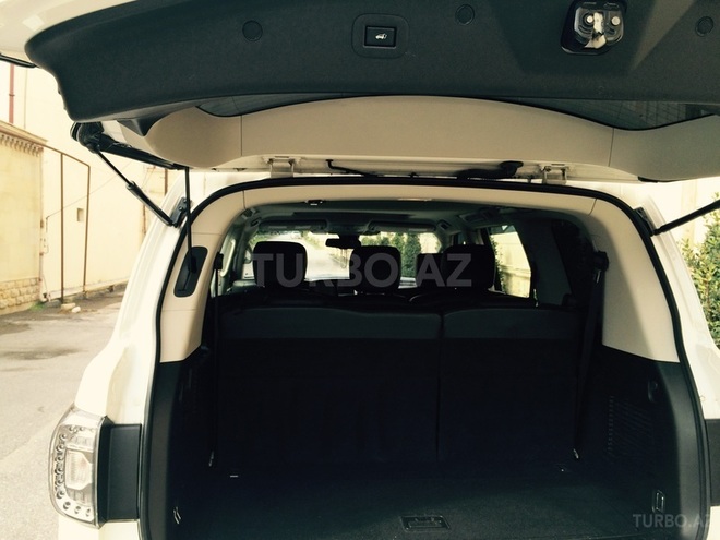 Nissan Patrol 2010, 92,000 km - 5.6 л - Bakı