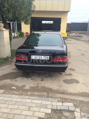 Mercedes E 270 2001, 267,000 km - 2.7 l - Gəncə