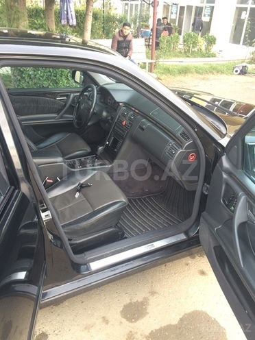 Mercedes E 270 2001, 267,000 km - 2.7 l - Gəncə