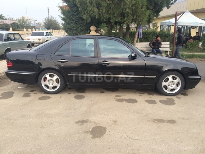 Mercedes E 270 2001, 267,000 km - 2.7 l - Gəncə