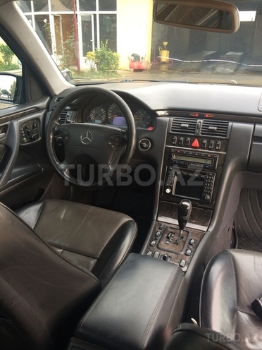 Mercedes E 270 2001, 267,000 km - 2.7 l - Gəncə