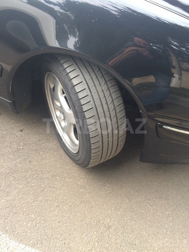Mercedes E 270 2001, 267,000 km - 2.7 l - Gəncə