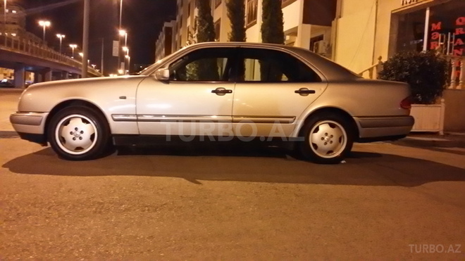 Mercedes E 240 1999, 226,000 km - 2.4 l - Bakı