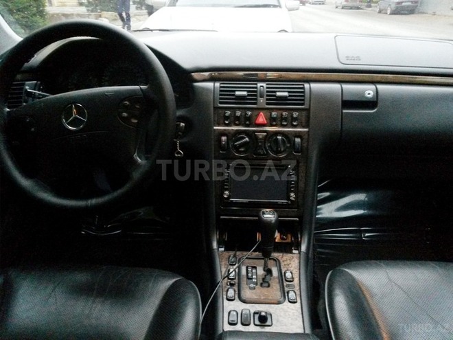 Mercedes E 270 2000, 369,207 km - 2.7 l - Xırdalan