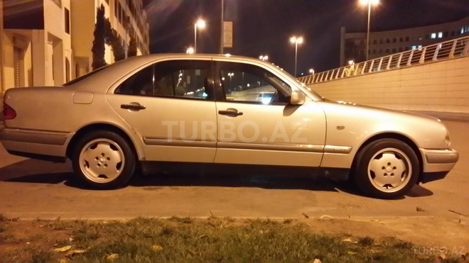 Mercedes E 240 1999, 226,000 km - 2.4 л - Bakı