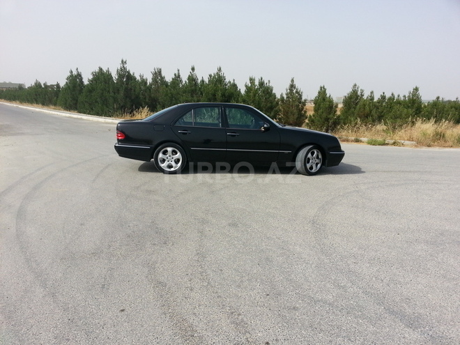 Mercedes E 240 2001, 216,000 km - 2.4 l - Bakı