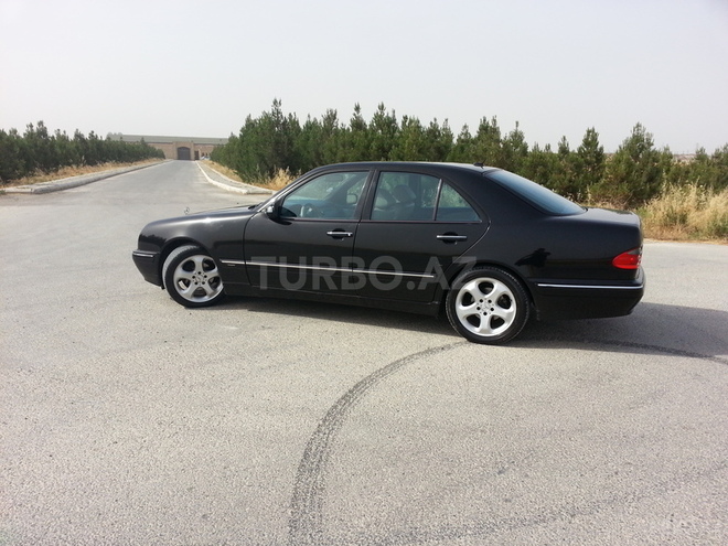 Mercedes E 240 2001, 216,000 km - 2.4 l - Bakı