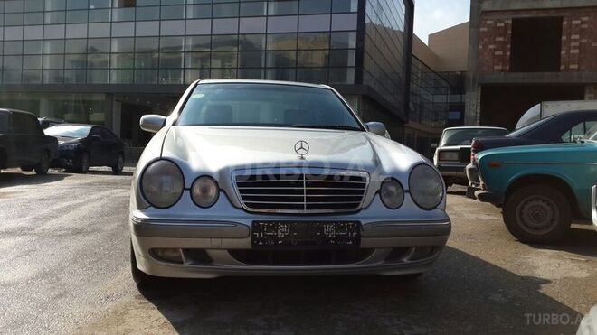 Mercedes E 240 2000, 143,000 km - 2.6 l - Bakı