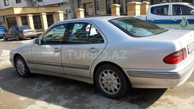 Mercedes E 240 2000, 143,000 km - 2.6 l - Bakı