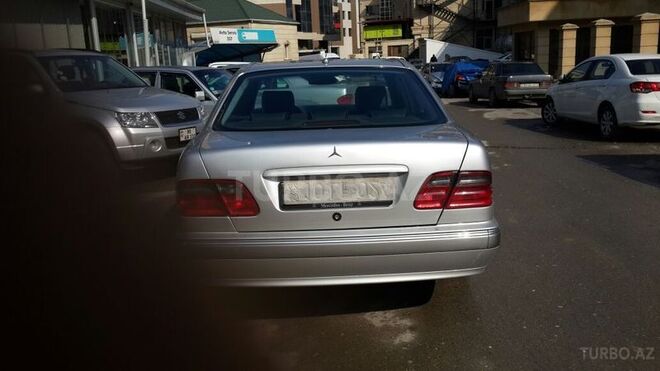 Mercedes E 240 2000, 143,000 km - 2.6 l - Bakı