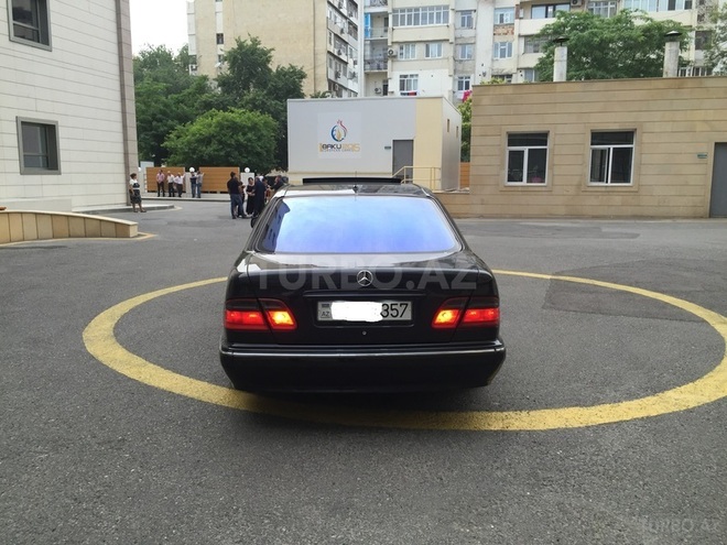 Mercedes E 320 2000, 320,000 km - 3.2 l - Bakı