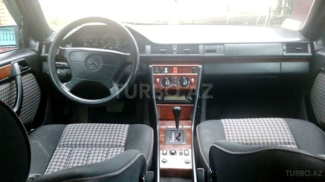 Mercedes E 220 1993, 432,100 km - 2.2 l - Sabirabad