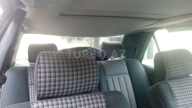 Mercedes E 220 1993, 432,100 km - 2.2 l - Sabirabad