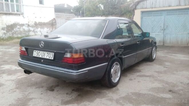Mercedes E 220 1993, 432,100 km - 2.2 l - Sabirabad