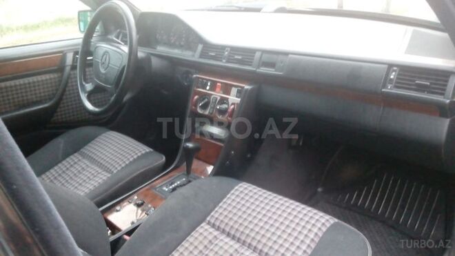 Mercedes E 220 1993, 432,100 km - 2.2 l - Sabirabad