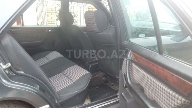 Mercedes E 220 1993, 432,100 km - 2.2 l - Sabirabad