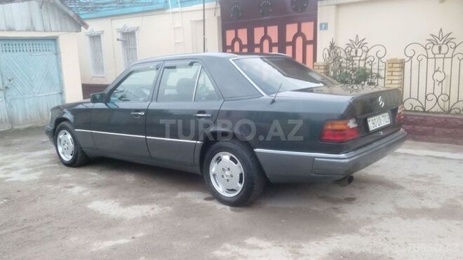 Mercedes E 220 1993, 432,100 km - 2.2 l - Sabirabad