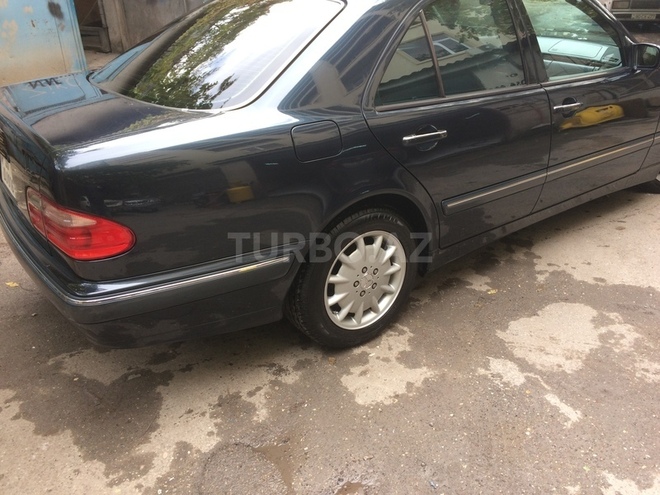 Mercedes E 240 2000, 163,000 km - 2.4 l - Bakı