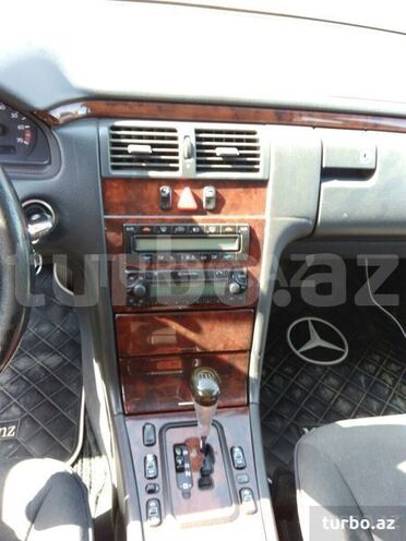 Mercedes E 320 1996, 140,000 km - 3.2 l - Bakı