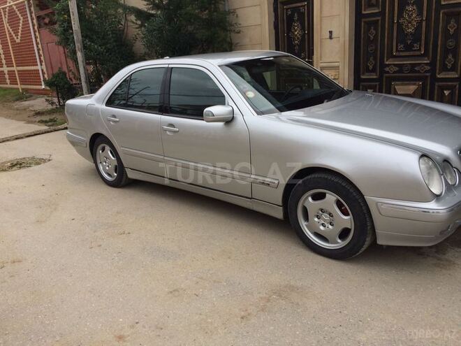 Mercedes E 220 2001, 174,520 km - 2.2 l - Bakı