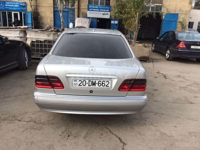 Mercedes E 220 2001, 174,520 km - 2.2 l - Bakı