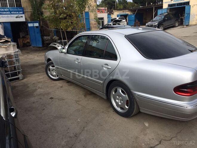 Mercedes E 220 2001, 174,520 km - 2.2 l - Bakı