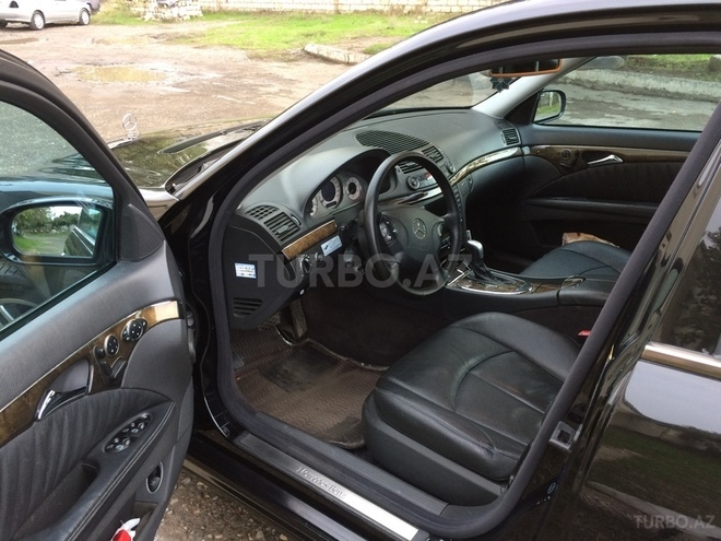 Mercedes E 320 2003, 202,000 km - 3.2 l - Bakı