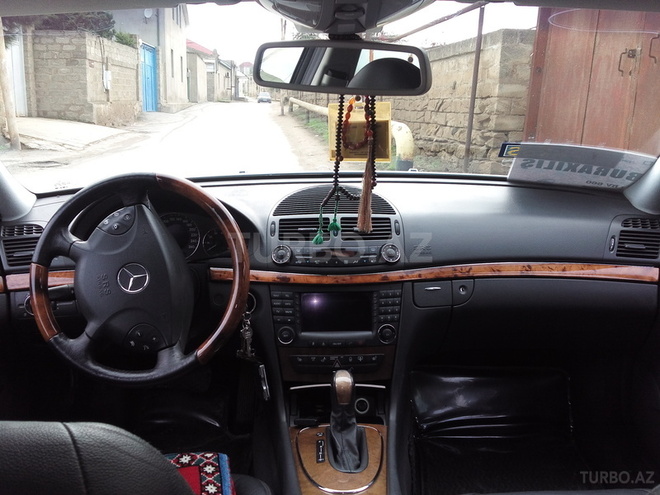Mercedes E 240 2002, 129,000 km - 2.6 l - Bakı