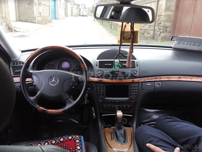 Mercedes E 240 2002, 129,000 km - 2.6 l - Bakı