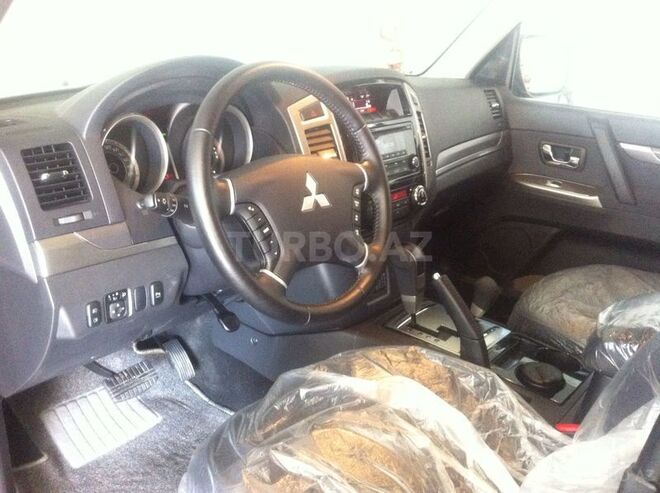 Mitsubishi Pajero 2015, 1,300 km - 3.0 l - Bakı