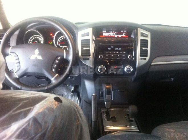 Mitsubishi Pajero 2015, 1,300 km - 3.0 l - Bakı