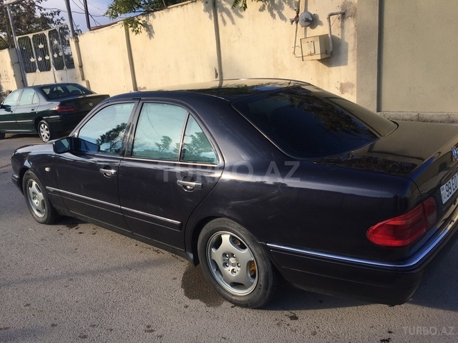 Mercedes E 220 1999, 287,903 km - 1.9 l - Bakı