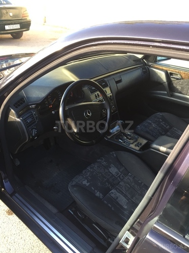 Mercedes E 220 1999, 287,903 km - 1.9 l - Bakı