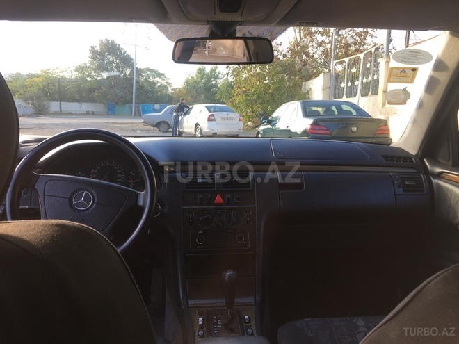 Mercedes E 220 1999, 287,903 km - 1.9 l - Bakı
