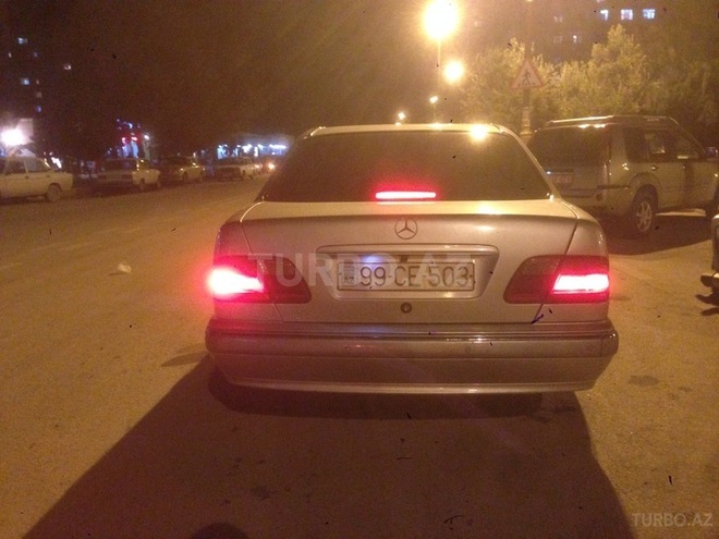 Mercedes E 200 2000, 690,000 km - 2.0 l - Bakı