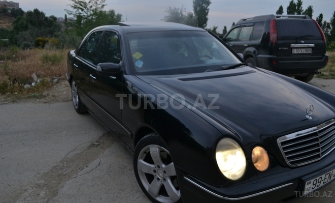 Mercedes E 270 2001, 310,000 km - 2.7 l - Bakı