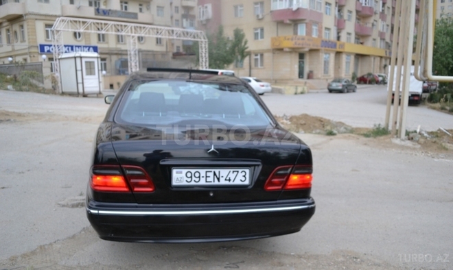 Mercedes E 270 2001, 310,000 km - 2.7 l - Bakı