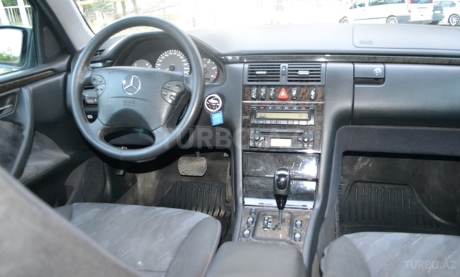 Mercedes E 270 2001, 310,000 km - 2.7 l - Bakı
