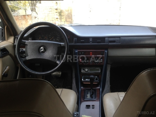 Mercedes E 230 1991, 290,070 km - 2.3 l - Sumqayıt