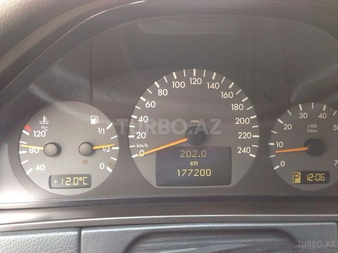 Mercedes E 240 2000, 177,200 km - 2.6 л - Bakı