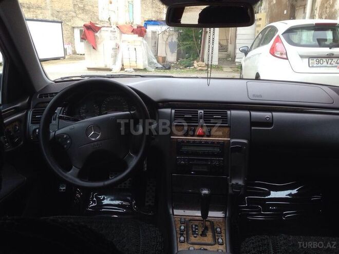 Mercedes E 240 2000, 177,200 km - 2.6 л - Bakı