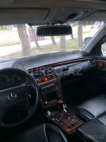 Mercedes E 240 2001, 170,600 km - 2.6 л - Bakı