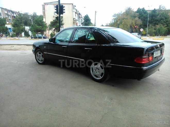 Mercedes E 230 1997, 255,000 km - 2.3 l - Sumqayıt