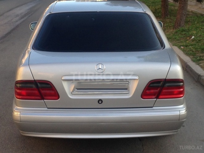 Mercedes E 320 2000, 298,200 km - 3.2 л - Bakı